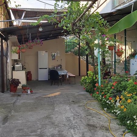 Na Shapsug Guest House Gagra Exterior foto